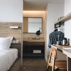 4* ホテル ロイズ バリ